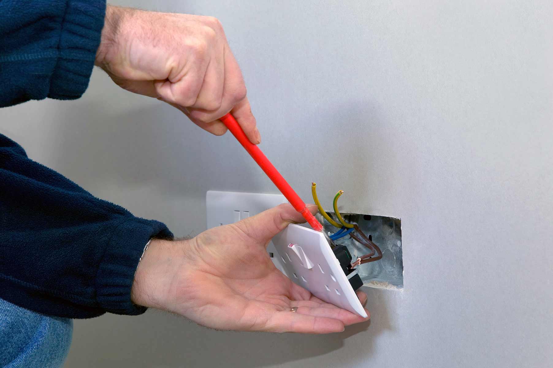 Our electricians can install plug sockets for domestic and commercial proeprties in Palmers Green and the local area. 